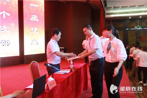 对孩子的爱应该如何表达,早教-beat365在线官网登录(图1)