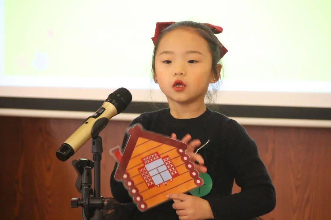 beat365在线官网登录|
“童年 童话 童趣” —— 航南幼儿园幼儿讲故事角逐(图16)