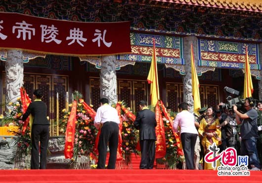 双水小学举行庆祝建党98周年主题党日活动：beat365(图2)